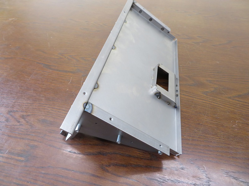 精密板金加工　医療用ボックス取付板
