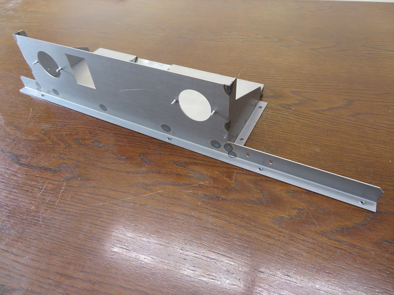 精密板金加工　医療用ボックス取付板