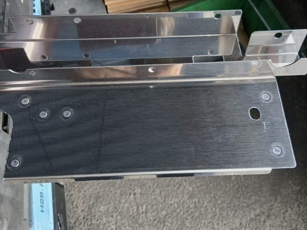 大手娯楽機器メーカー向けフレームカバー