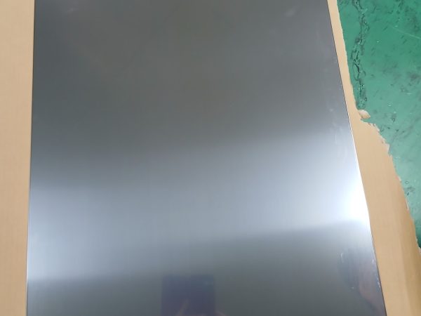 超低温フリーザー外装部品