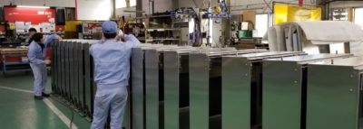 板金加工から組立、電気組付、試験まで一貫対応する量産工場