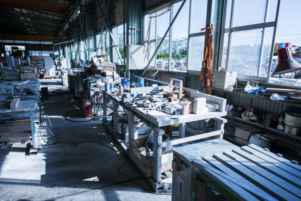 パネルの置き場所で困ったら【分電盤 パネルラック】のご紹介！ | 精密板金加工 配線組立.com